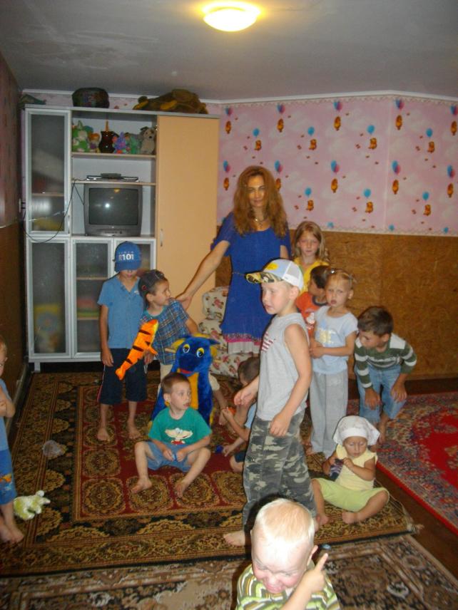 Фото 3 до новини Відвідування з гуманітарною допомогою реабілітаційного центру у селі Почуйки Житомирської області