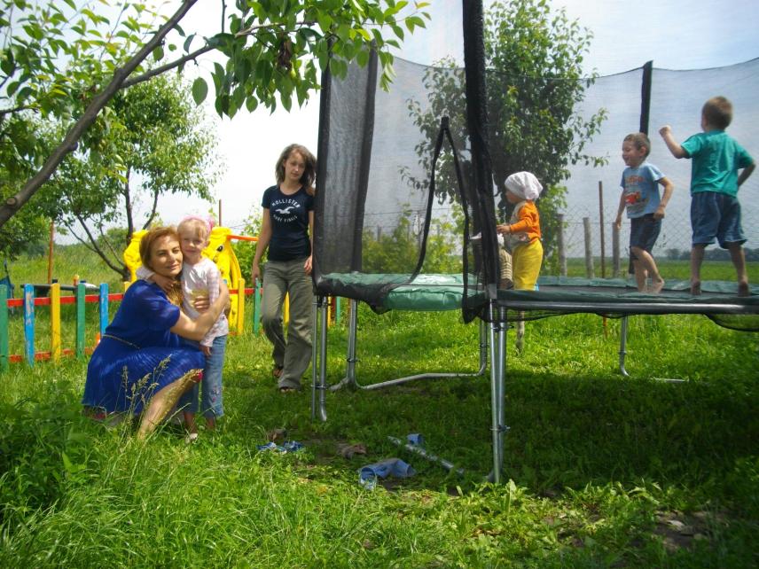 Фото 11 до новини Відвідування з гуманітарною допомогою реабілітаційного центру у селі Почуйки Житомирської області