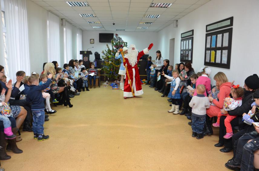 Фото 1 до новини Організація новорічного ранку для дітей працівників пенітенціарної служби