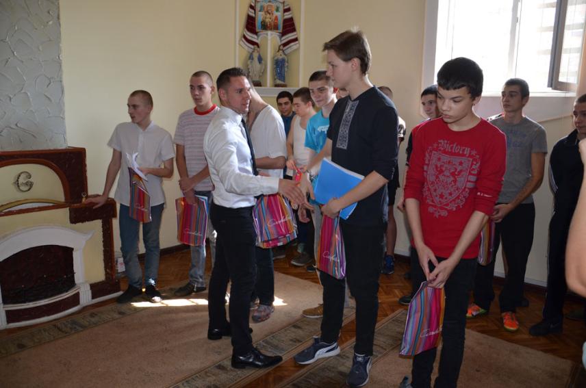 Фото 3 до новини Святкування Дня знань у Лук'янівському СІЗО (спецкорпус для неповнолітніх затриманих та засуджених), 1 вересня 2015 р.