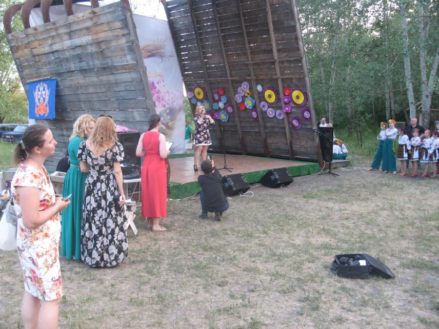 Фото 3 до новини Територія Гідності. 2 червня 2018 року. Концертна програма, створена учасниками руху Україна. Воля. Життя з нагоди Дня захисту дітей.  Фотовиставка, вручення подарунків, церемонія нагородження.