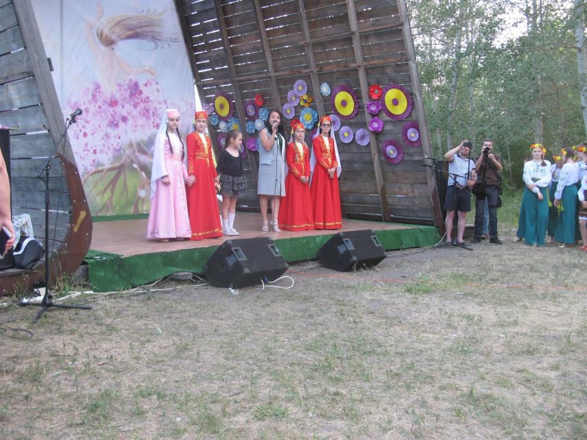 Фото 2 до новини Територія Гідності. 2 червня 2018 року. Концертна програма, створена учасниками руху Україна. Воля. Життя з нагоди Дня захисту дітей.  Фотовиставка, вручення подарунків, церемонія нагородження.