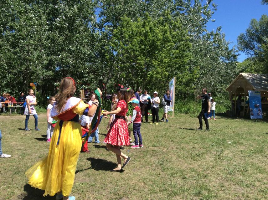 Фото 9 до новини 3 червня 2017 року. День захисту дітей на Території Гідності. Разом з ГО "Україна. Воля. Життя", ГО "Деснянський кіш"