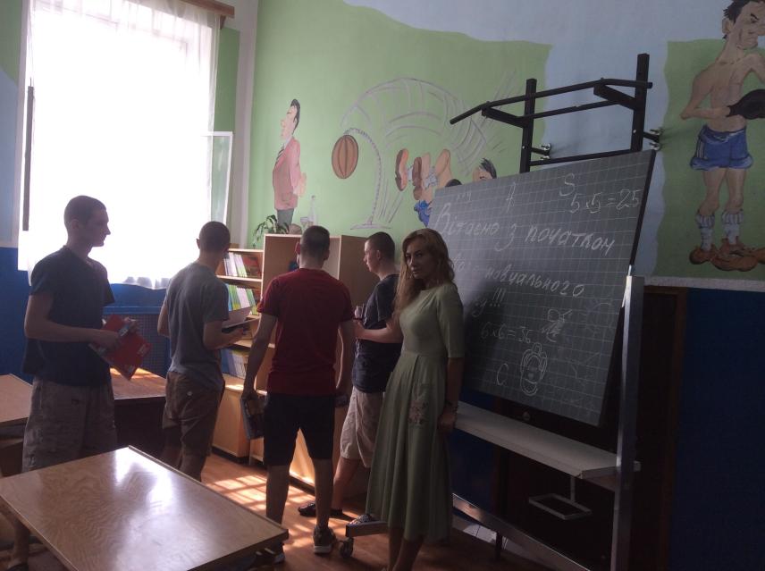 Фото 3 до новини 1 вересня, 2018 рік. День Знань в Лук'янівському СІЗО. В учбовому приміщенні з неповнолітніми засудженими і в жіночому корпусі.