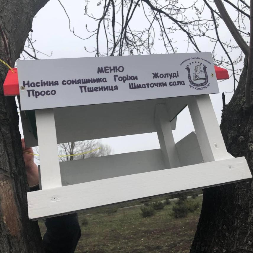Фото 5 до новини Встановлення годівничок в парках та місцях відпочинку