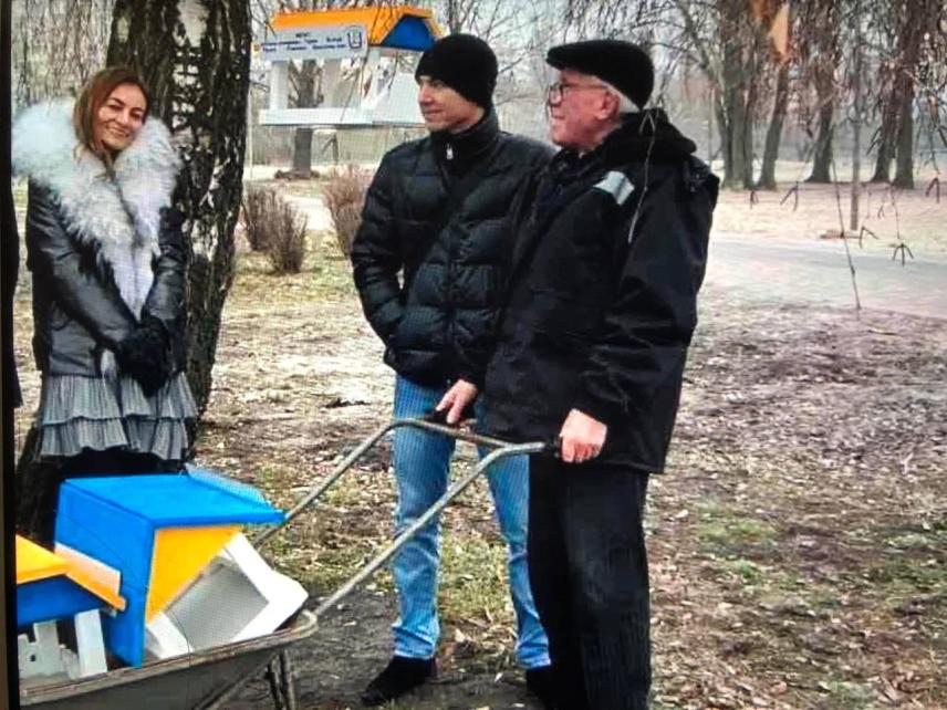 Фото 16 до новини Встановлення годівничок в парках та місцях відпочинку