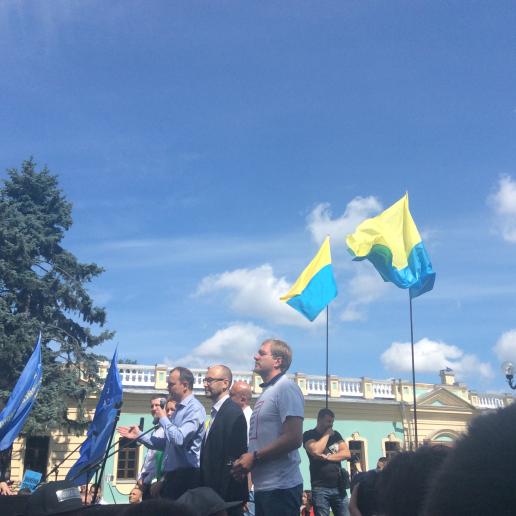 Фото 1 до новини 22 червня 2017 року. Площа Конституції. Вимагаємо прийняття нового Закону про вибори.