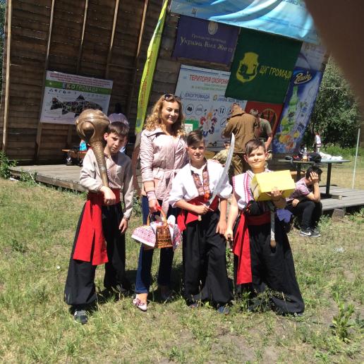 Фото 1 до новини 3 червня 2017 року. День захисту дітей на Території Гідності. Разом з ГО "Україна. Воля. Життя", ГО "Деснянський кіш"