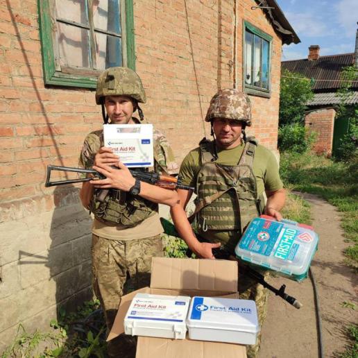 Фото 1 до новини Сьогодні незламні герої місця-фортеці Бахмут отримали аптечки та перев’язочні матеріали